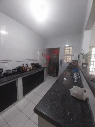 Imagem Casa em Aparecida, com 3 Quartos e garagem para 2 Quartos. Guaratinguetá