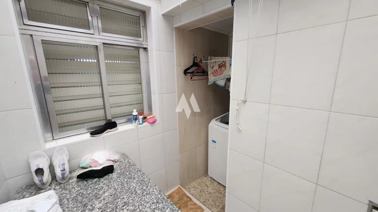 Imagem Venda de Casa/Sobrado no Embaré, Santos - Oportunidade Única em Localização Privilegiada