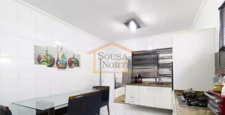Imagem Sobrado com 250 m² de área construída, composta por 3 dormitórios, sendo 2 suítes, sala ampla, ...