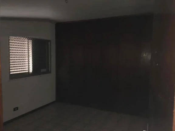 Imagem Apartamento com ótima localização, 2 quartos sendo uma suíte com armário embutido, sala, sacada...