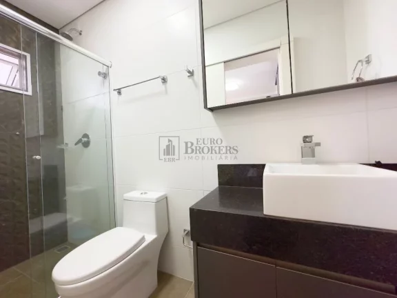Imagem Belíssima casa com 4 Suítes e 4 vagas no Caledonia