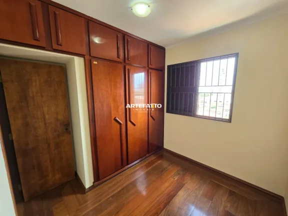 Imagem Apartamento centro. 3 dorm. sendo 1 suíte, 2 vagas de garagem.