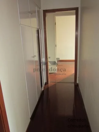 Imagem Apartamento com living para 03 ambientes, piso de tacos, dormitÃ³rios com armÃ¡rios embutidos, b...