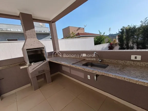 Imagem O imóvel conta com três dormitórios, sendo uma suíte, ampla sala para dois ambientes e garagem p...