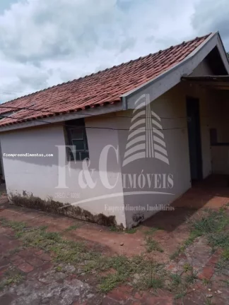 Imagem Casa para Venda em Iracemápolis, Centro, 2 dormitórios, 1 banheiro, 2 vagas