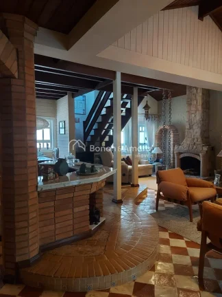 Imagem Este sobrado de 390m² de área construída, está bem dividido em 4 quartos, sendo 2 suítes com cl...