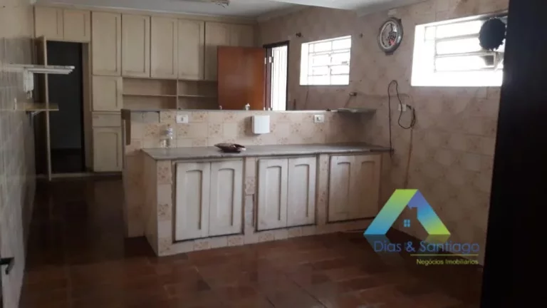 Imagem Lindo sobrado com 4 dormitórios com 3 vagas de garagem com localização privilegiada.