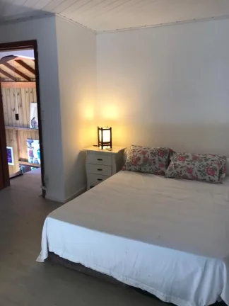 Imagem Viva em um paraíso: casa mobiliada com córrego e árvores frutíferas em Garopaba-SC