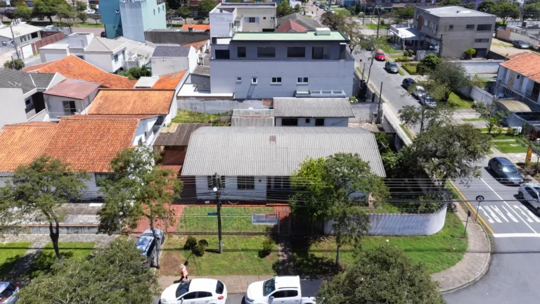 Imagem Terreno de esquina com 660 m² á venda por R$ 1.500.000 - Jardim das Américas - Curitiba/PR