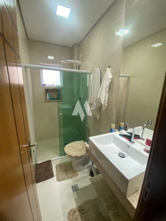 Imagem Casa sobreposta alta - 3 dormitórios (2 suites) sala c/ varanda gourmet e garagem p/ 2 carros - Embaré, Santos/SP