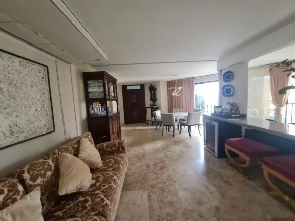 Imagem A 5ª Avenida Imóveis apresenta este charmoso apartamento, com 3 Suites, 04 salas 192,92m2 de área, localizado no bairro da Barra, próximo ao farol