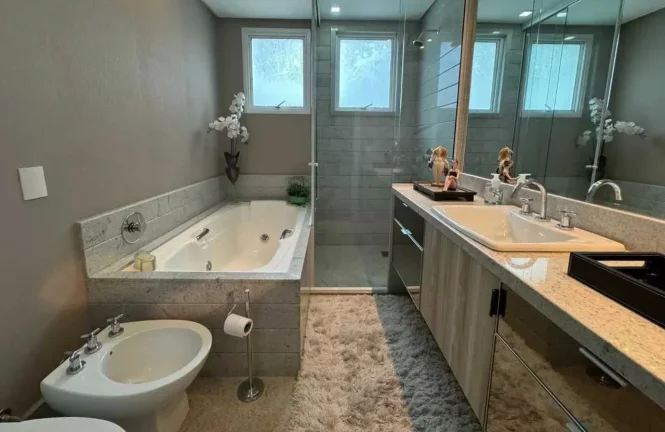 Imagem Apartamento mobiliado com 4 suítes e 4 vagas de garagem na Av. Atlântica em Balneário Camboriú