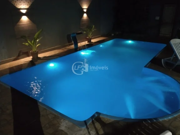 Imagem Linda casa de esquina - Casa espaçosa