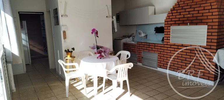 Imagem Vendo Casa Plana em Barreiros São José SC três dormitórios suíte, piscina.