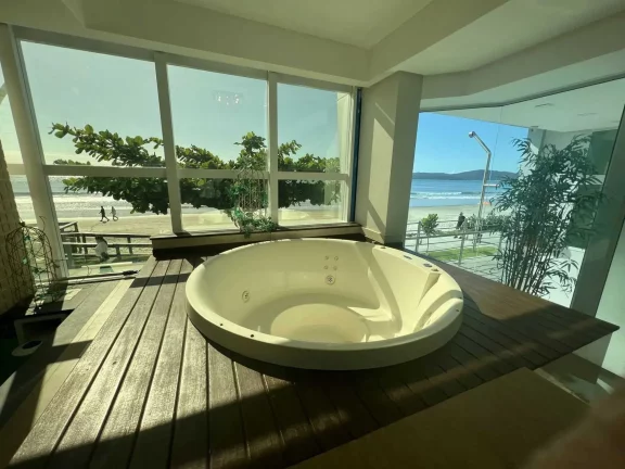Imagem Apartamento com 4 suítes e 3 vagas de garagem em Meia Praia Praia Itapema/SC