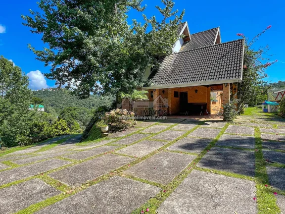 Imagem Casa à venda em Campos do Jordão - Com 05 suítes e vista deslumbrante