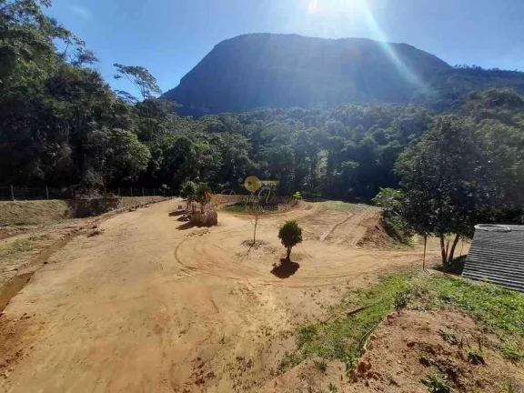 Imagem Casa em Condomínio para Venda em Teresópolis / RJ no bairro Três Córregos