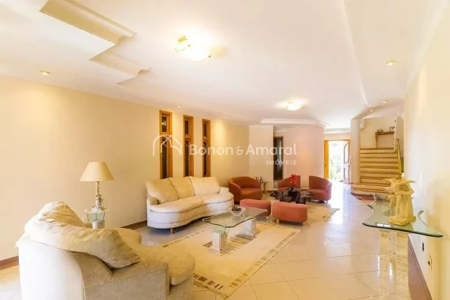 Imagem Casa espaçosa e bem equipada, para quem procura conforto e comodidade. A residência possui 5 quart...