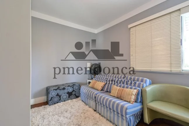 Imagem Apartamento no Itaim Bibi com 3 quartos (1 suíte) e 2 vagas, reformado.