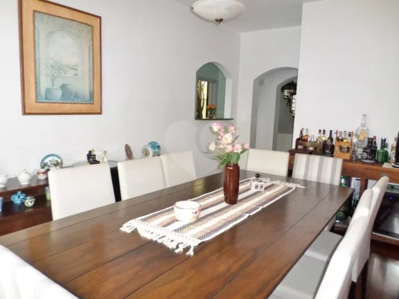 Imagem Casa à venda com 4 quartos, sendo 2 suítes, em Morumbi, São Paulo - SP