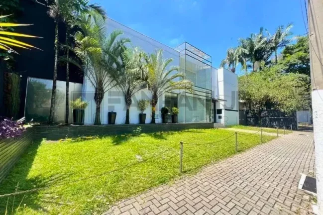 Imagem Excelente oportunidade de locação de casa comercial no Jardim América, São Paulo-SP: 5 salas, 8 banheiros, 1000m² de área!