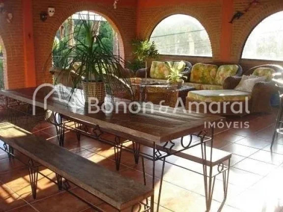 Imagem Casa com arquitetura diferenciada, com 3 quartos, living 4 ambientes, Home Theater com isolamento ac...