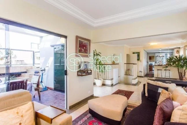 Imagem Excelente cobertura duplex com 400m² em Moema. O piso superior dispõe de uma bela área de lazer p...