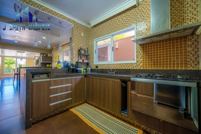 Imagem Casa com 4 dormitórios, sendo 4 suítes para venda - Granja Viana (no miolo)