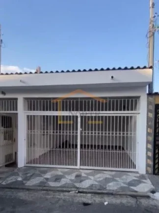 Imagem Casa térrea com 120m², abaixo do nível da rua, acesso lateral por escada, com cozinha, copa, sala...