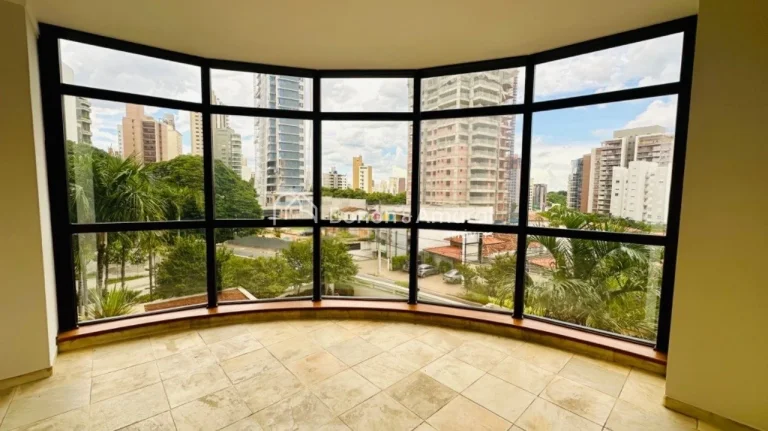 Imagem Em uma das ruas mais desejadas do Cambuí, este apartamento único oferece o privilégio de ocupar u...