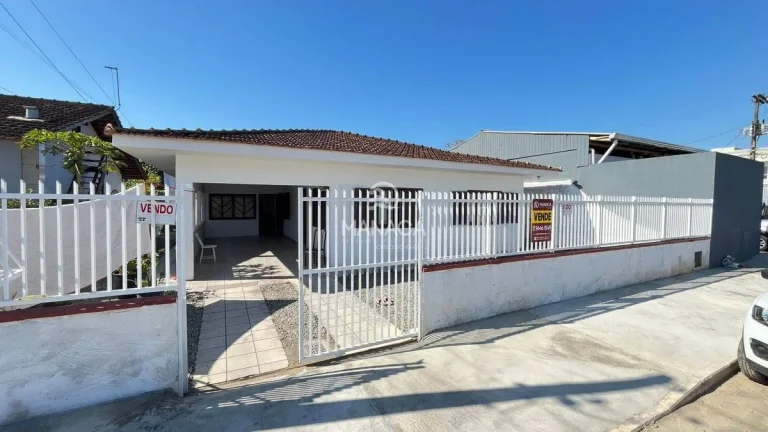 Imagem Casa espaçosa e averbada no Bairro Los Angeles – Barra Velha