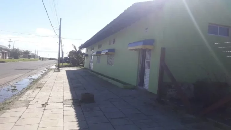 Imagem Prédio comercial de esquina com 375m², Centro / Cidreira