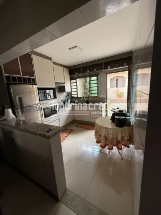 Imagem Casa à Venda na Zona Sul de Londrina com 3 Quartos, Suíte, Energia Solar, Área Gourmet, Móveis Planejados e Sistema de Segurança.