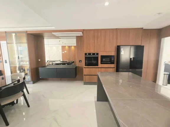 Imagem Apartamento vista mar com 4 suítes e 4 vagas de garagem em Balneário Camboriú/SC