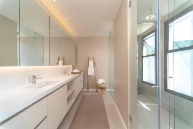Imagem VENDE-SE MANSÃO DE LUXO NA PRAIA DO ESTALEIRO