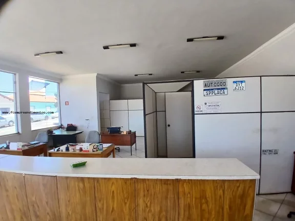 Imagem Salão Comercial para Locação em Limeira, Vila Queiroz, 2 banheiros, 3 vagas