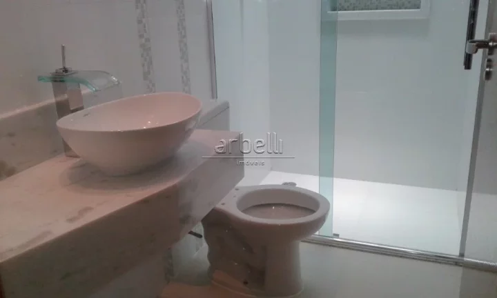 Imagem Sobrado Novo, com 180 metros de área construída, com 3 dormitórios, 3 vagas de garagem e churrasq...