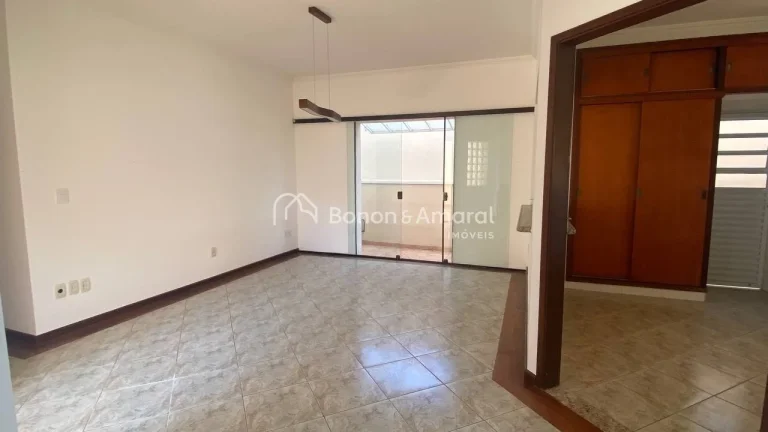 Imagem Casa térrea com 4 suítes, sendo a suíte principal com closet e hidromassagem, além de mezanino c...