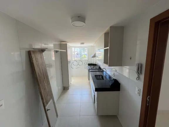 Imagem Imóvel à venda na Praia do Pecado, Macaé-RJ: Apartamento de 3 quartos com suíte, sala ampla e 2 vagas de garagem