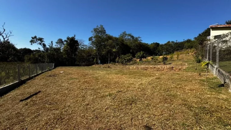 Imagem Terreno à venda, 2 m² por R$ 270.000,00 - Centro - Igaratá/SP