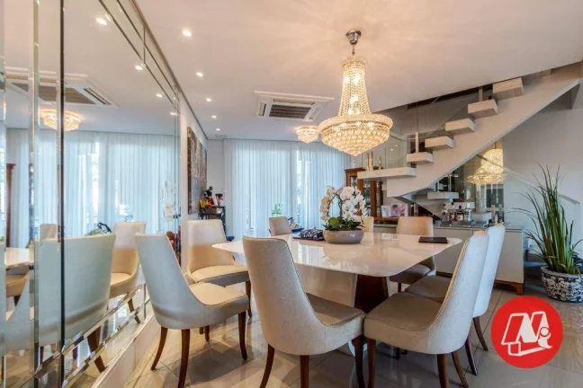 Imagem Sobrado de 454,00 m², 3 suítes,4 vagas e piscina.
