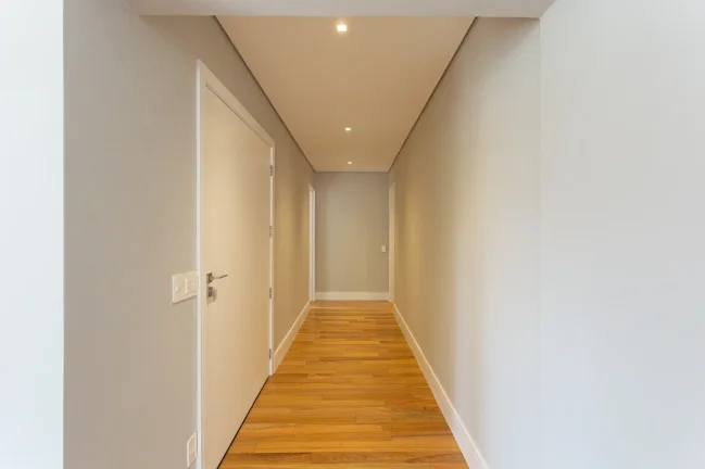 Imagem Apartamento 198M² Reformado, 3Q, 1 Suíte, 2 Banheiros, 2 Vagas, Sala para 2 Ambientes, Varanda, Academia, Playground, Salão de Festas, Área Verde.