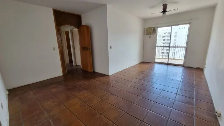 Imagem PITANGUEIRAS- AMPLO APARTAMENTO COM 2 DORMITÓRIOS + 3º DORMITÓRIO REVERSÍVEL , 02 VAGAS DE GARAGEM NO PRÉDIO.