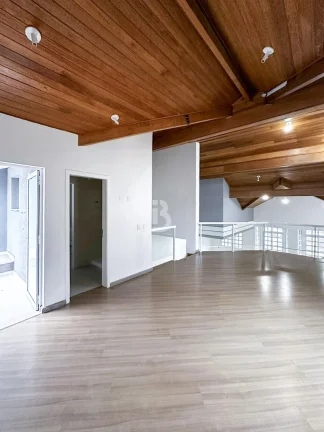 Imagem Casa Comercial para Alugar na Vila Isabel | 195m² com Pé Direito Duplo e Salas Integradas – Ideal para Escritórios, Clínicas e Empresas
