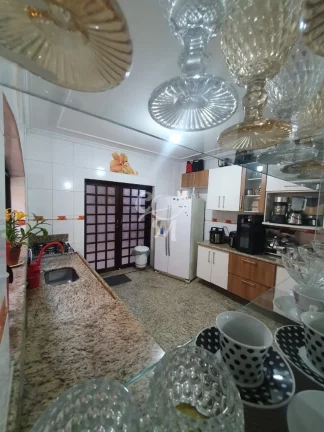 Imagem Sobrado com 4 Dormitórios e 4 vagas