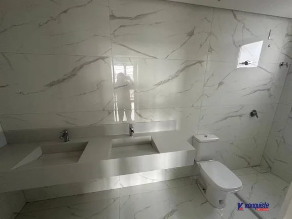 Imagem CASA DE ALTO PADRÃO COM PISCINA E SUÍTES LUXUOSAS: CONFORTO E SOFISTICAÇÃO
