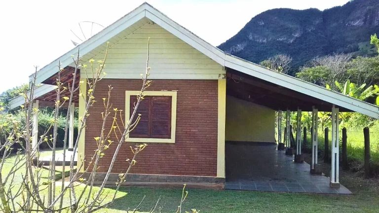 Imagem Terreno Exclusivo de 30.000 m² com Nascente e Vista Frontal para a Pedra do Baú