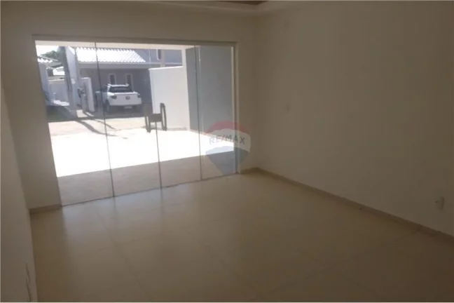 Imagem Excelente Oportunidade: Casa de 3 Quartos em Condomínio com Infraestrutura Completa