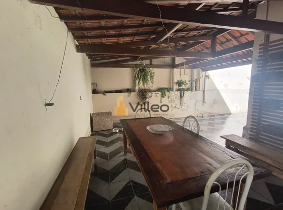 Imagem Descrição do Imóvel:

Descubra o prazer de viver em uma residência que combina elegância, funci...