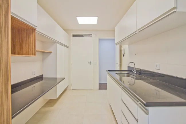 Imagem Apartamento Reformado 97M², 2Q, 1 Suíte, 2 Banheiros, 1 Vaga, Playground, Salão de Festas.